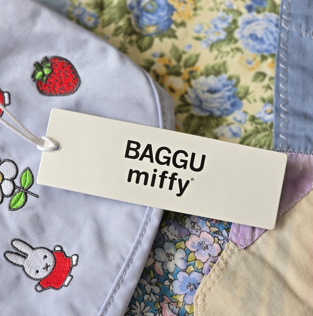 *NWT* BAGGU X MIFFY Strawberry Diasy Mushroom Miffy Small Nylon Crescent Bag - Picture 5 of 8